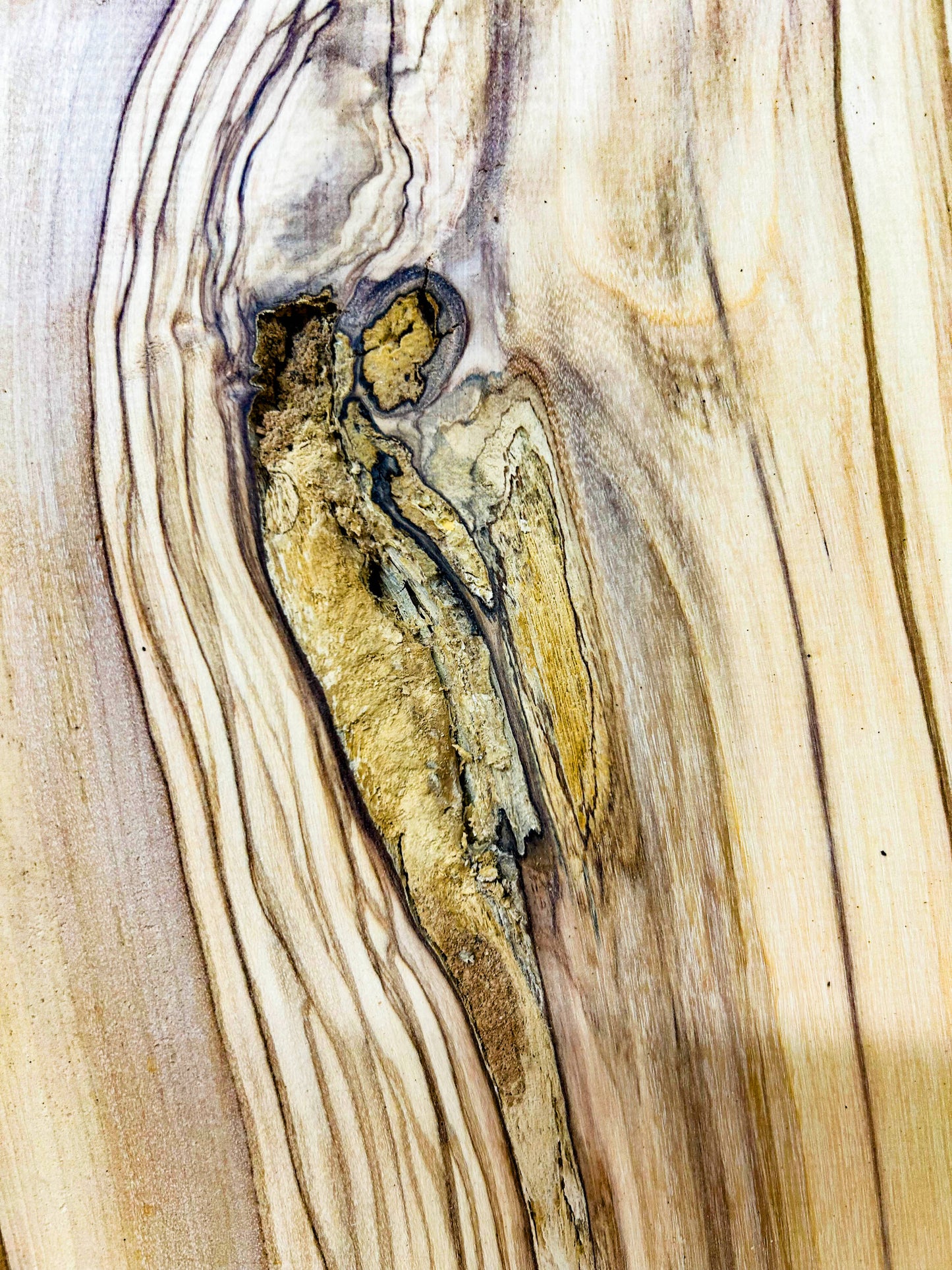 OLIVEWOOD: Italian Live Edge Figured, Cutting Boards 24"x 9.5-11"x 1" - WE700